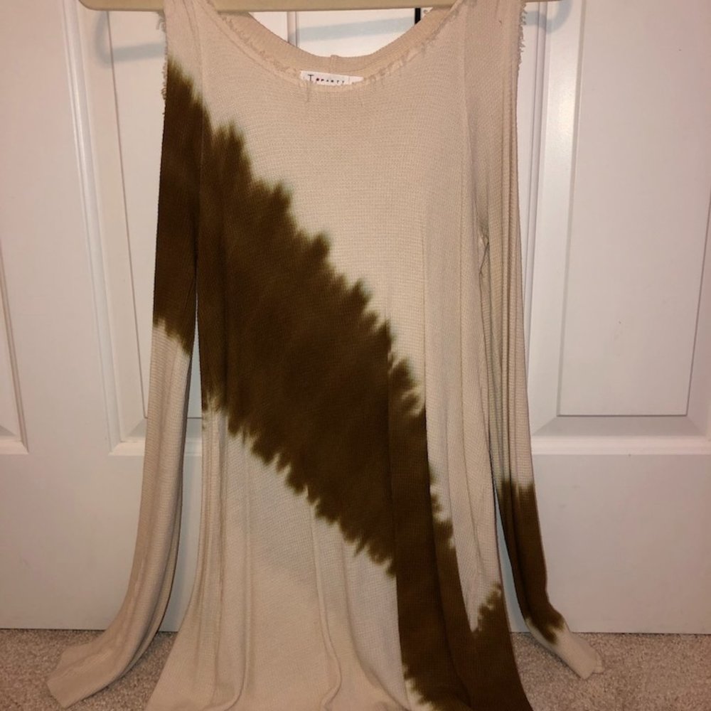 Open shoulder long sleeve blouse